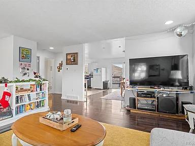 Foto del edificio - 1320 Youngfield St