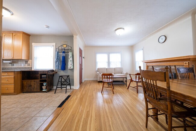 Foto del edificio - 6057 Clinton Ave