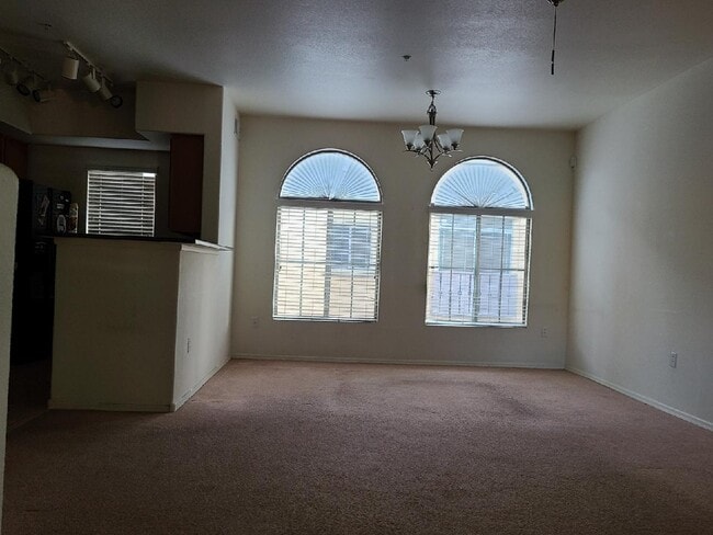 Dining area - 2401 E Rio Salado Pky