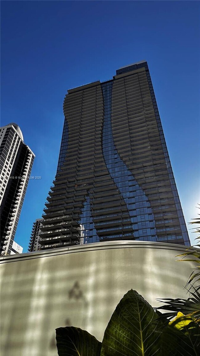 Building Photo - 851 NE 1st Ave