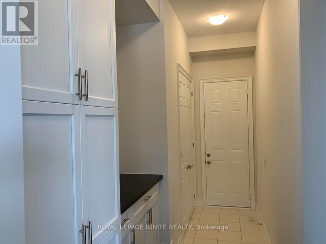 Building Photo - 38 Hayeraft St