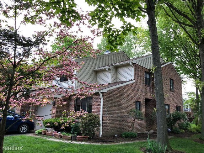 Building Photo - 3 br, 2.5 bath Townhome - 504 Hanover Ct
