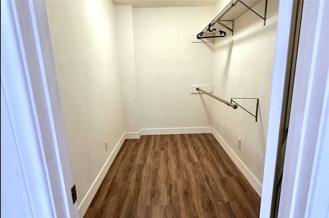 Building Photo - 425 Lewis Pl