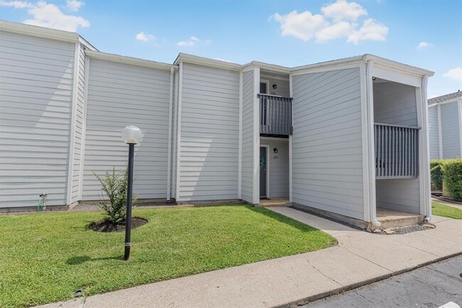 Building Photo - 13151 Walden Rd