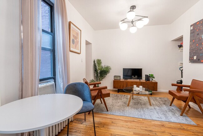 Foto del edificio - 136 E 57th St