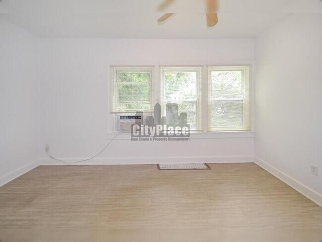 Foto del edificio - 3261 Carrollton Ave