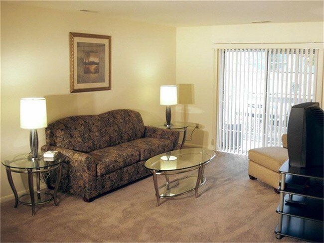 Foto del edificio - 100 Bolton Dr