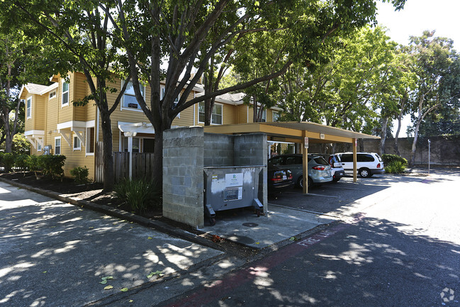 Building Photo - Willow Court