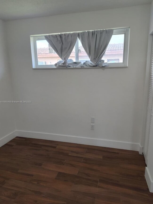 Building Photo - 655 Eldron Dr
