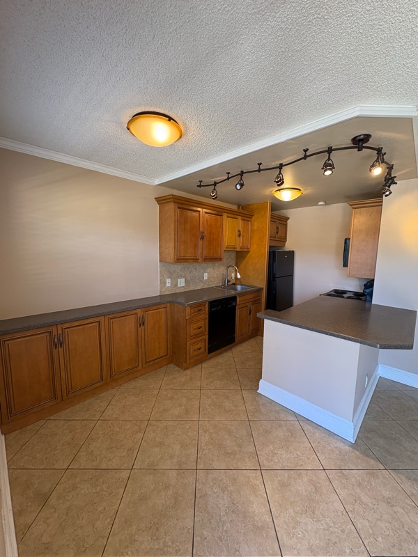 Photo - 305 E Ocean Ave Apartment