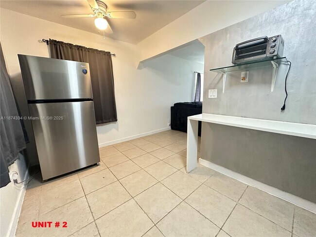Foto del edificio - 809 NE 2nd St