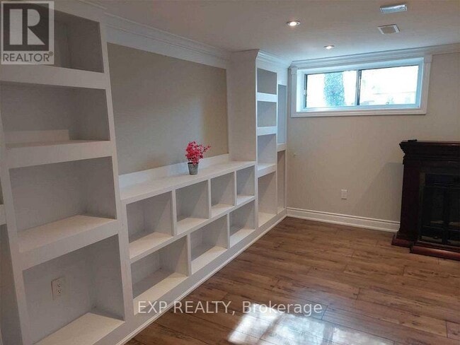 Building Photo - 2587 Burslem Rd