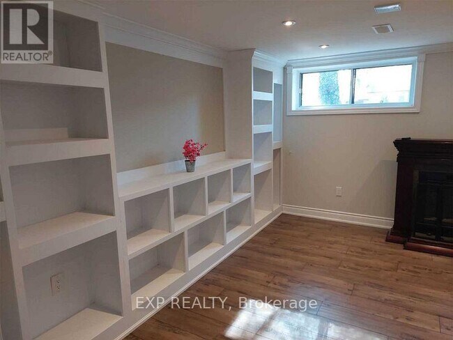 Photo du bâtiment - 2587 Burslem Rd