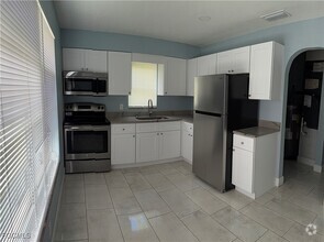 Building Photo - 1171 Laurel Dr
