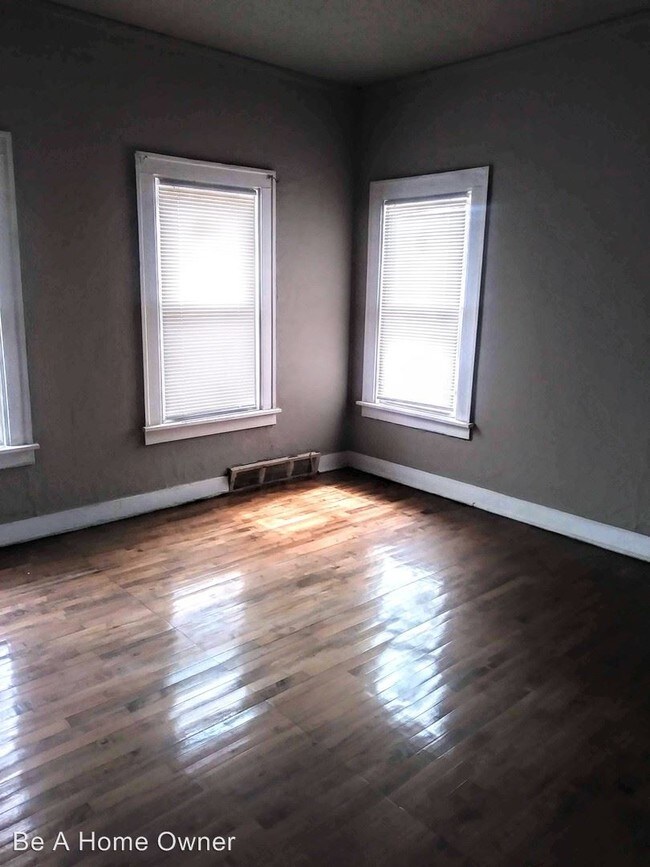 Building Photo - 3 br, 1.5 bath House - 541 Taft St