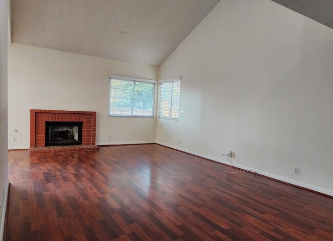 Foto del edificio - Beautiful 3Bd, 2Ba Town Home in Corona
