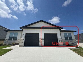 Building Photo - 636 Pacific Crest Trl