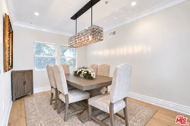 Foto del edificio - 10618 Woodbridge St