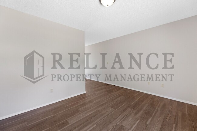 Foto del edificio - 306 S Twin Pines Ave