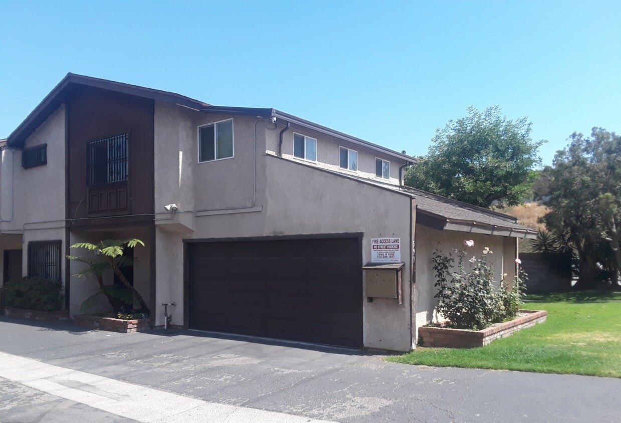 Main entrance & 2 car attached garage - 599 S Parker St