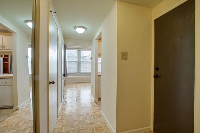 Building Photo - 66 Monroe Ave