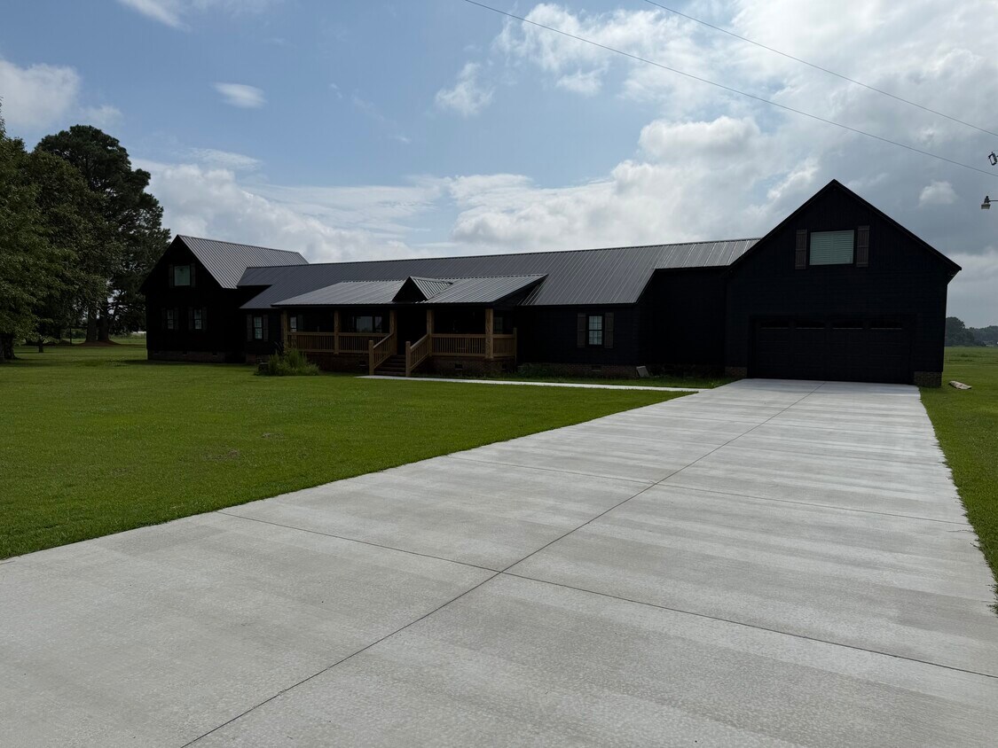 Foto principal - 369 Blackmore Rd