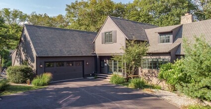 Building Photo - 42 Golf Course Rd