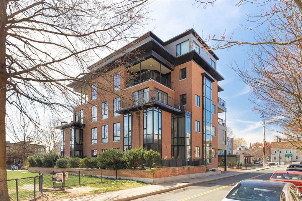 Primary Photo - 100 Pacific St