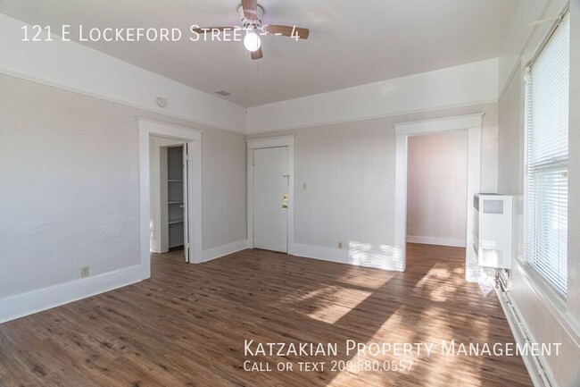 Foto del edificio - 121 E Lockeford St