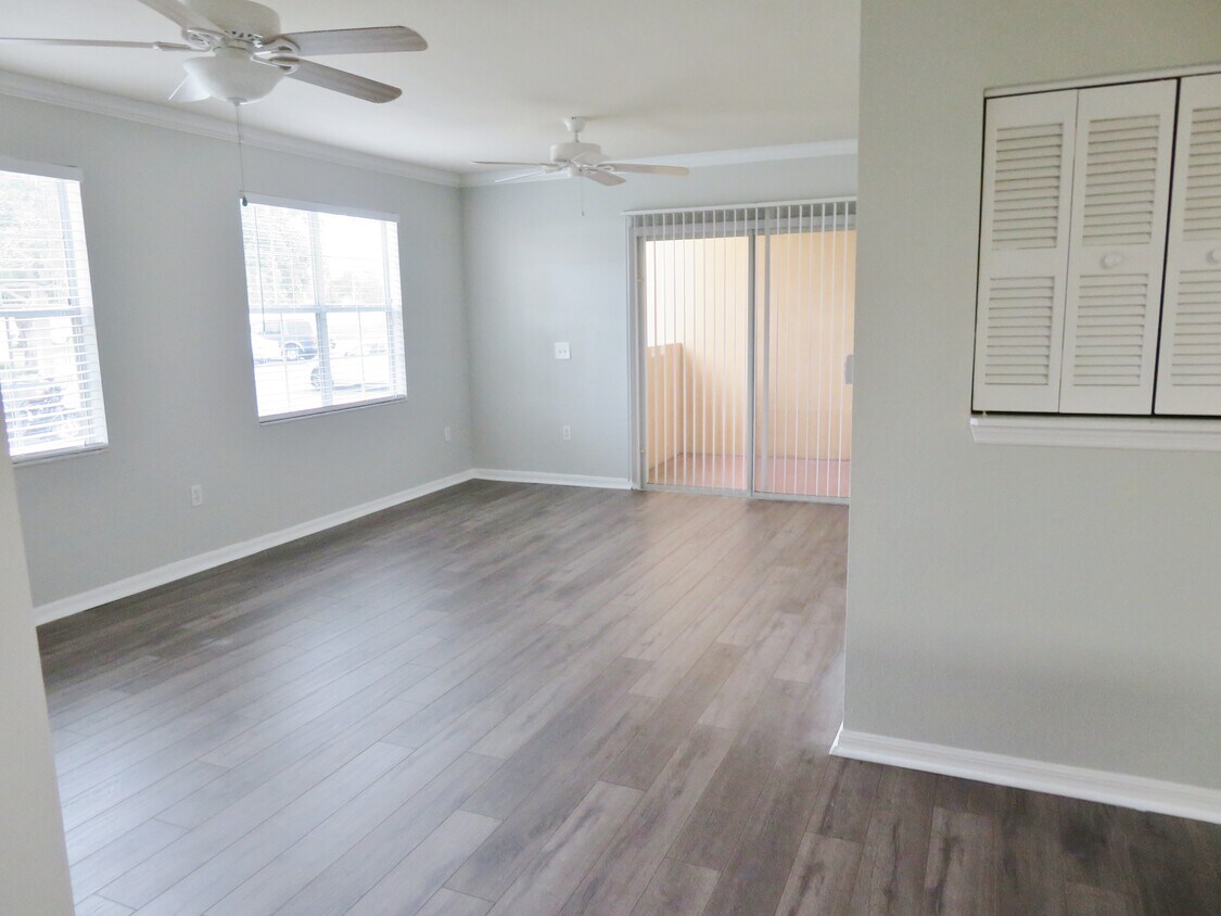 Primary Photo - 1125 Villagio Cir