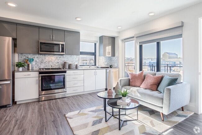 Bright Natural Light - 1716 Lofts