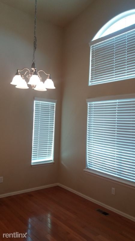 Foto del edificio - 5 br, 4 bath House - 4825 Spokane Way