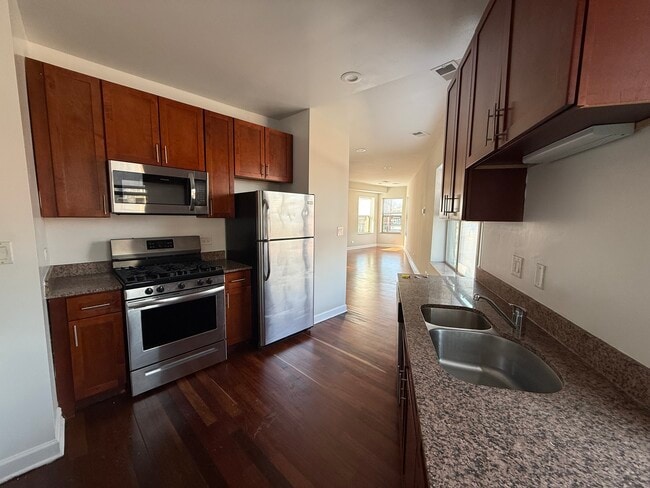 Building Photo - 2048 W Touhy Ave