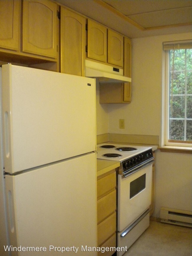 Building Photo - 1393 Bradley Ln