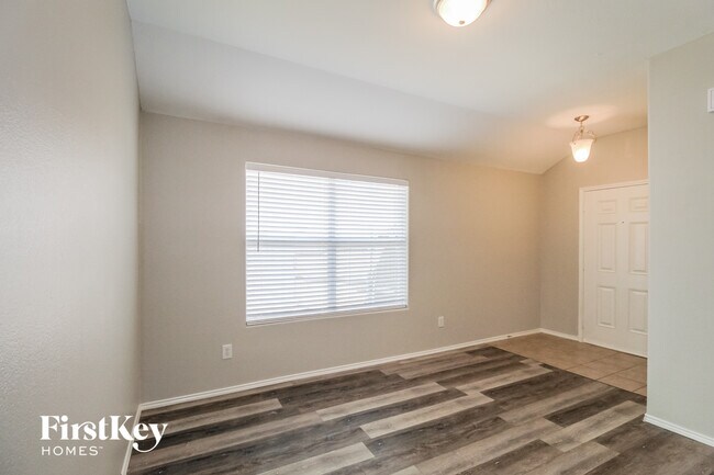 Foto del edificio - 1450 Waldrop Dr