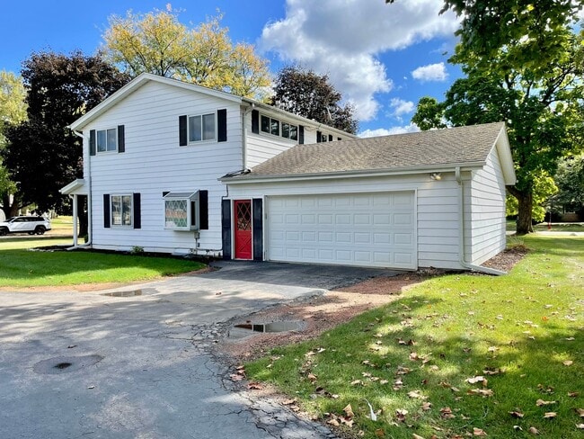 Building Photo - Kingston Ct 748-750