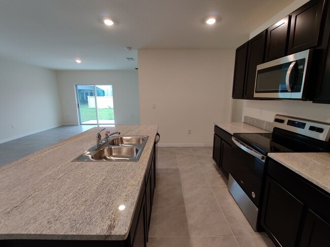 Building Photo - 32614 Canyonlands Dr Wesley Chapel, FL 33543