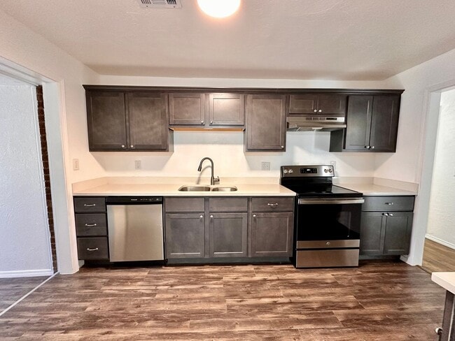 Building Photo - For Rent – Charming NW OKC Home with Solar Panels & Huge Backyard - Move in Deposit-Free (If Qual...