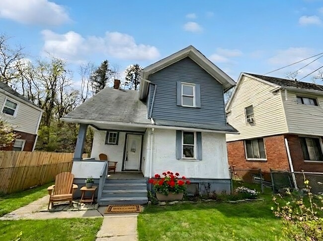 2Bed/1Bath Single Family Home in Clairton - 2Bed/1Bath Single Family Home in Clairton