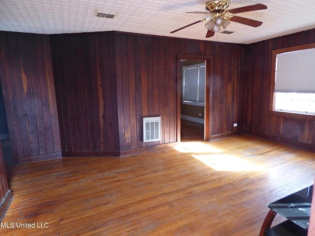 Building Photo - 463 Monticello St SE