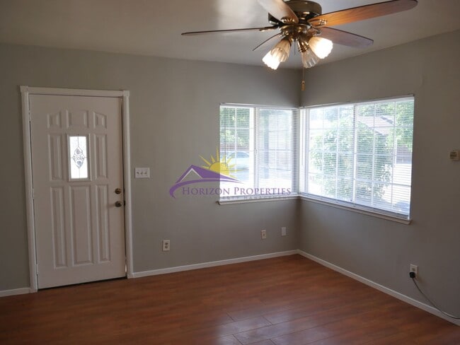 Building Photo - Remodeled 2 Bed 1 Bath 872 Sq. Ft. North S...