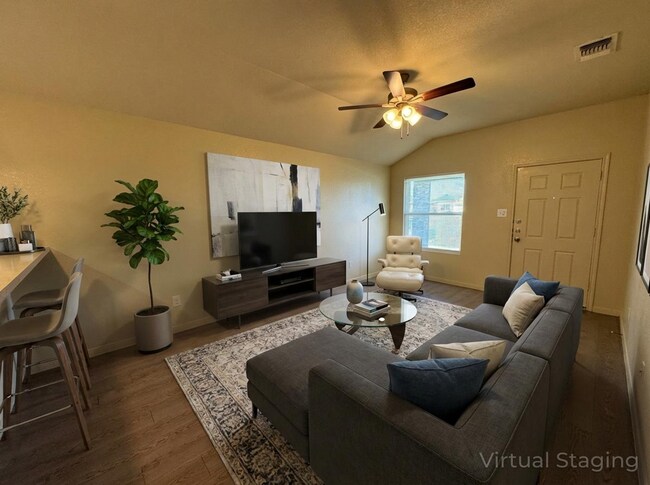 Foto del edificio - 5804 Rustler Dr