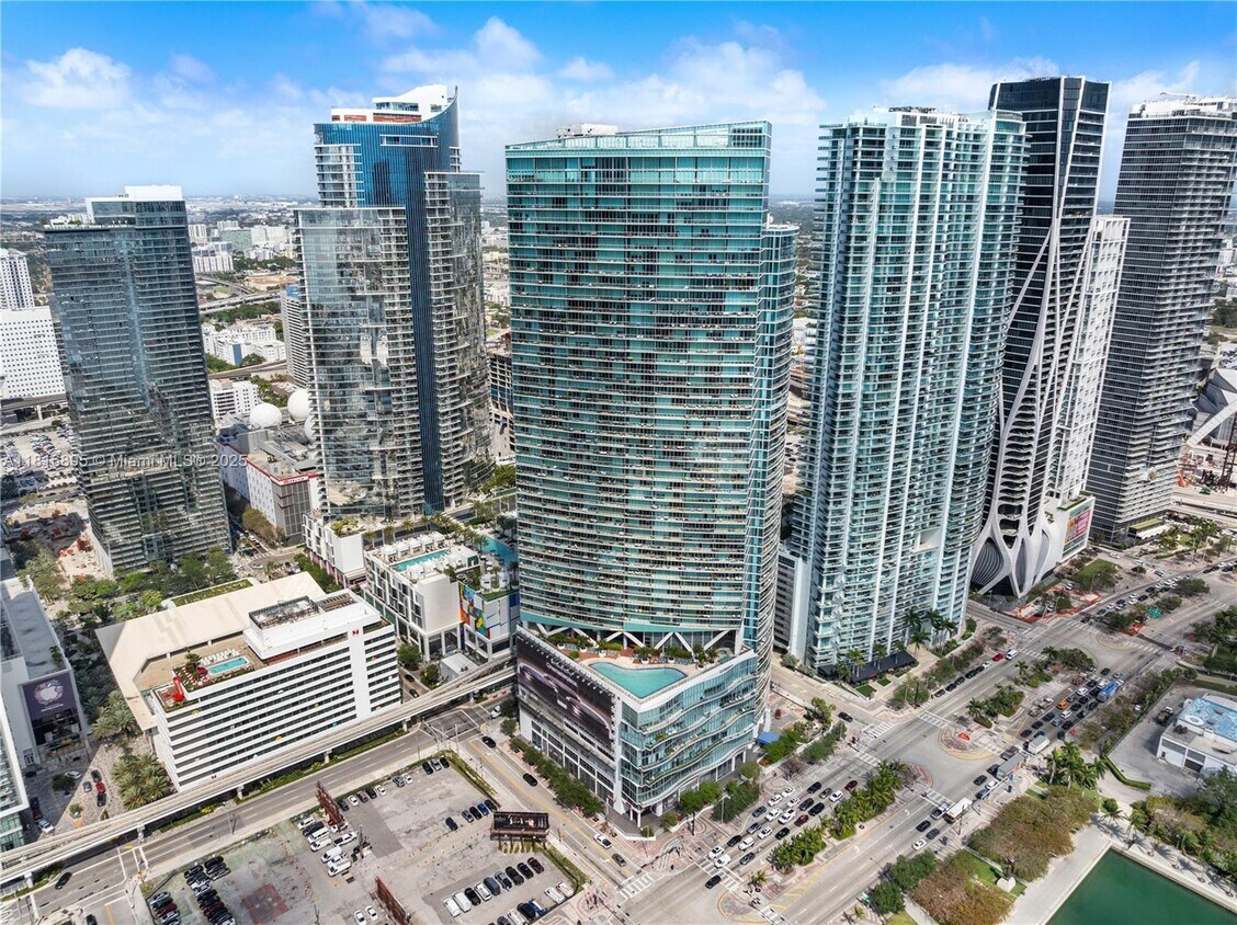 Primary Photo - 888 Biscayne Blvd