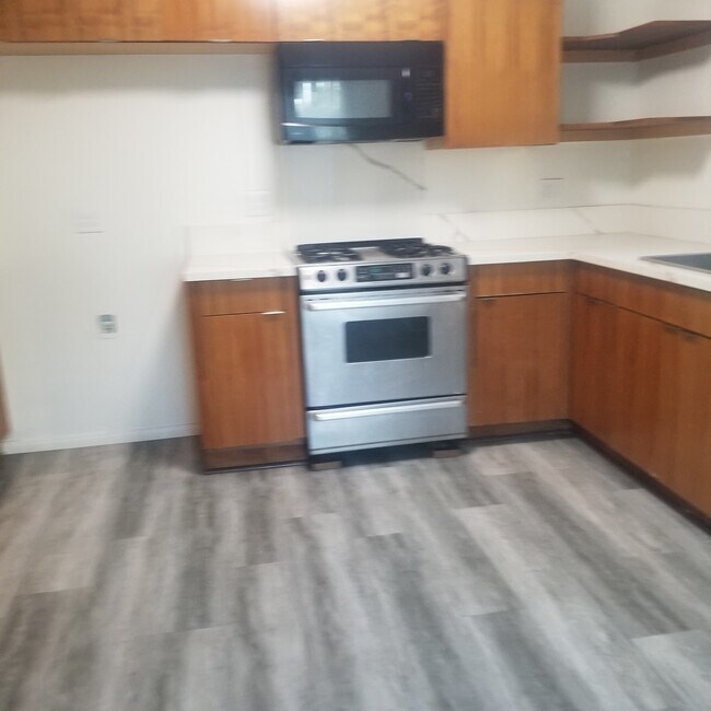 Building Photo - 14925 Larch Ave