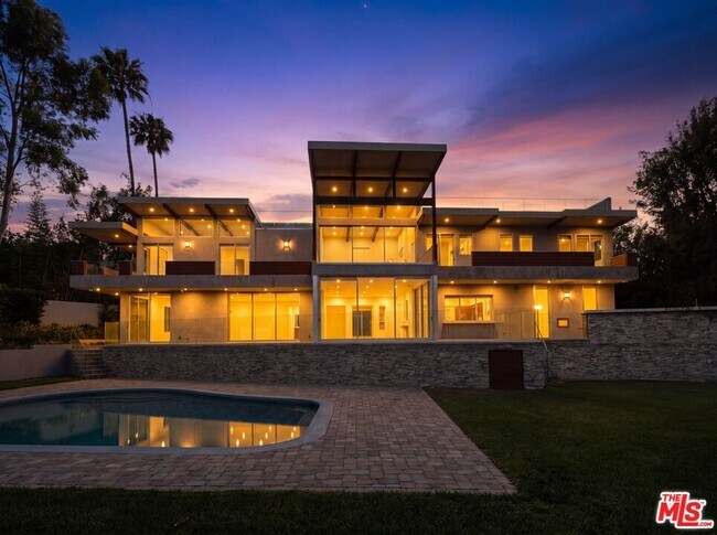 Building Photo - 770 Paseo Miramar