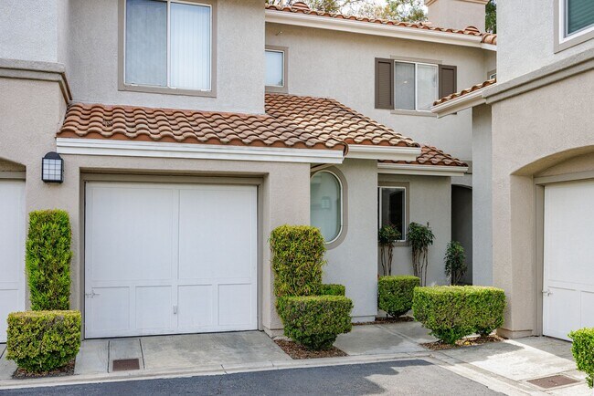 Foto del edificio - Charming Ground-Level Condo in California ...