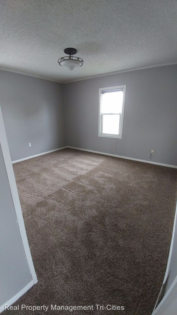 Building Photo - 3 br, 1 bath House - 1448 Thayer