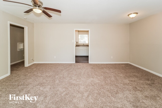 Building Photo - 710 Canary Cir