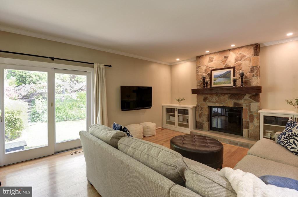 Primary Photo - 2652 Oakton Glen Dr