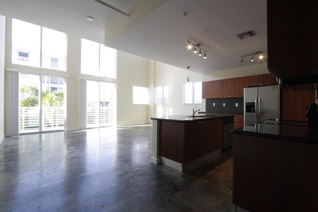 Building Photo - 108 Lake Ave
